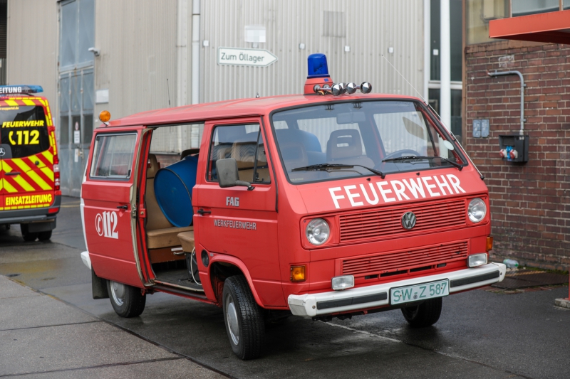 Abschlussübung des ABC 1-Lehrgang der Feuerwehr Wuppertal auf einem Industriegelände in Wuppertal